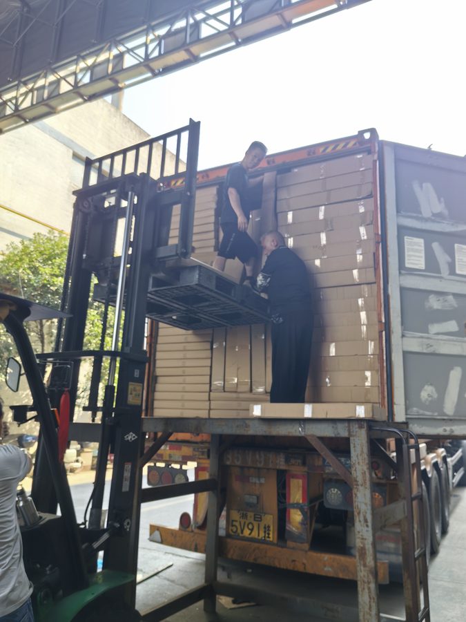 ترتيب الكراتين داخل الحاوية